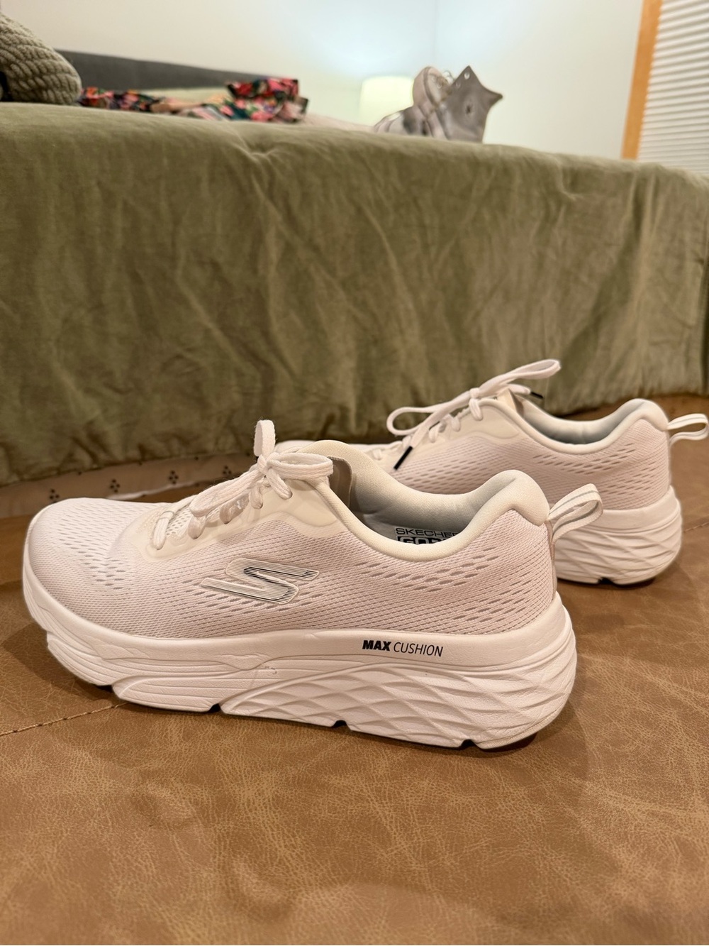 Skechers Max Cushion Women's White Athletic Sneakers 9.5